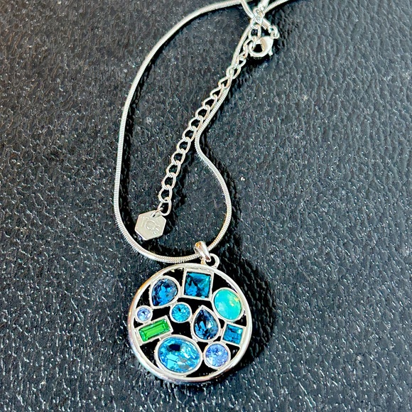 Touchstone Crystal Swarovski Crystals with rhodium. Doesn’t tarnish or fade. - Picture 6 of 7